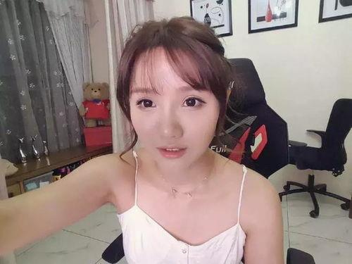 软妹小九九吃瓜图片视频,吃瓜视频中的萌态瞬间