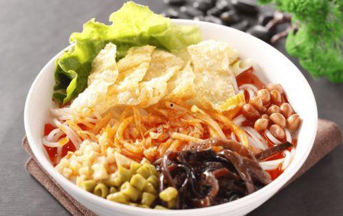 台湾瓜姐吃螺蛳粉视频播放,视频播放引发网友热议